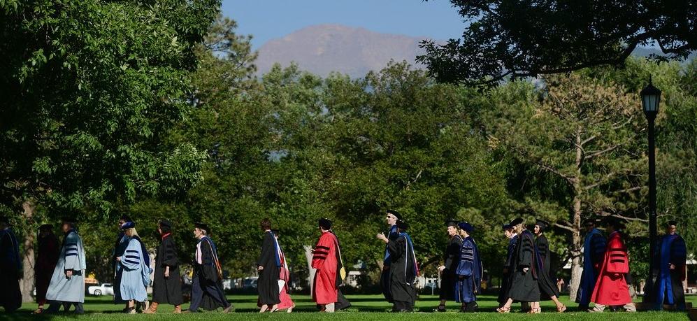 Opening Convocation outside of Shove Chapel with Pikes Peak in the background.